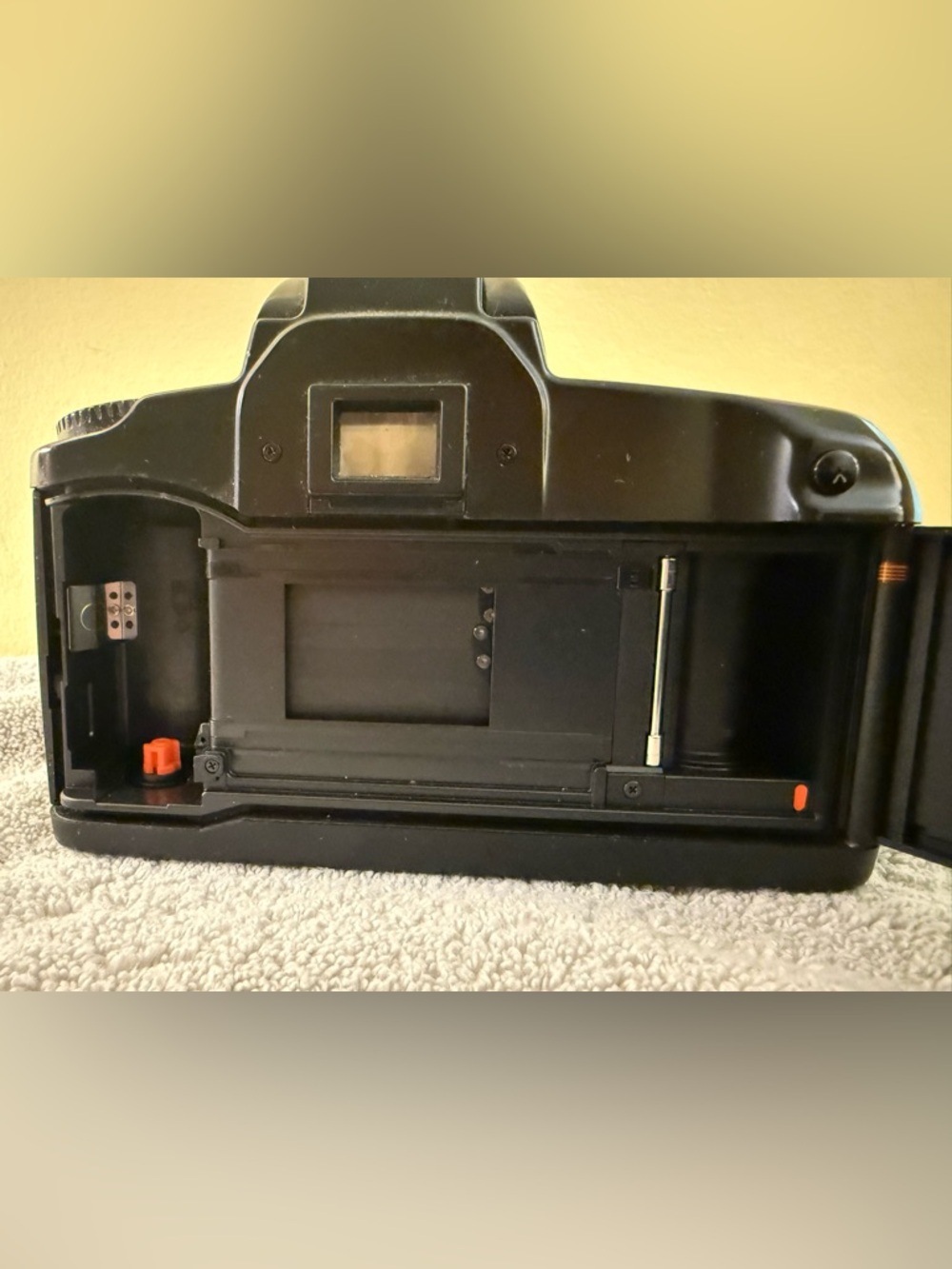 Canon EOS Elan 35-80mm Camera in Black - Picture 10 of 11